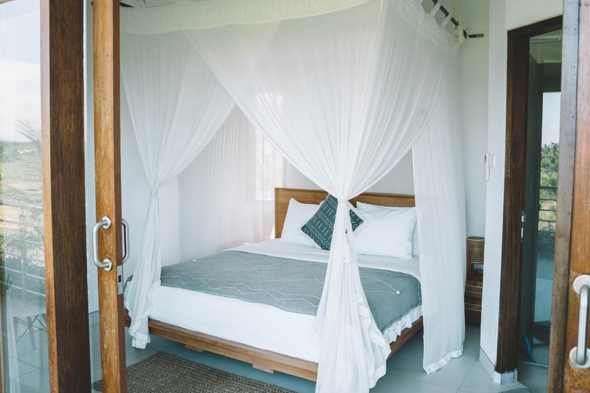 Three Palms Surf & Stay Medewi Airsatang Esterno foto