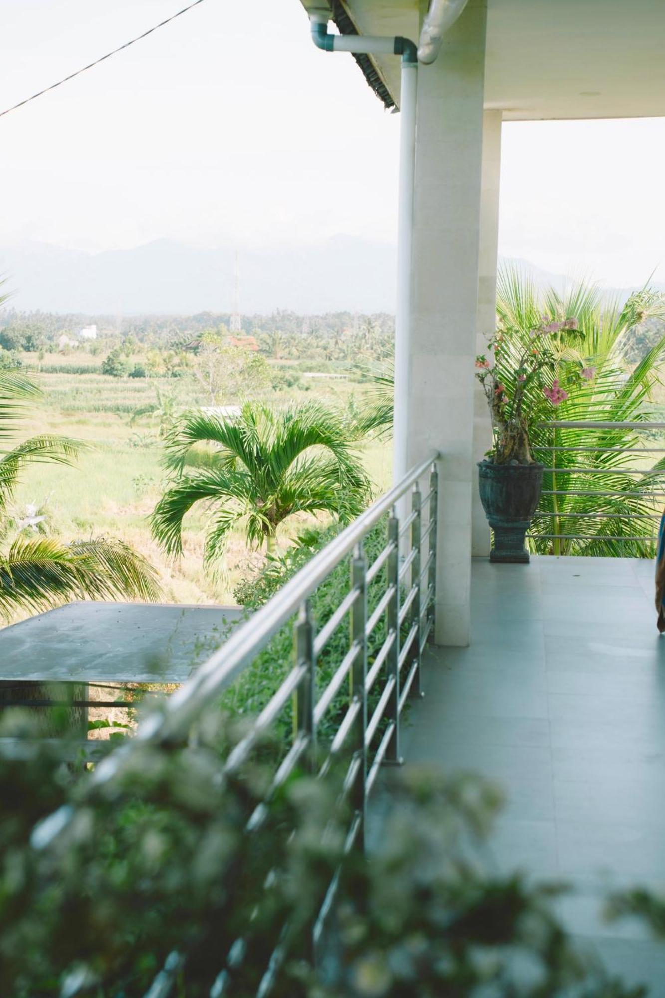 Three Palms Surf & Stay Medewi Airsatang Esterno foto