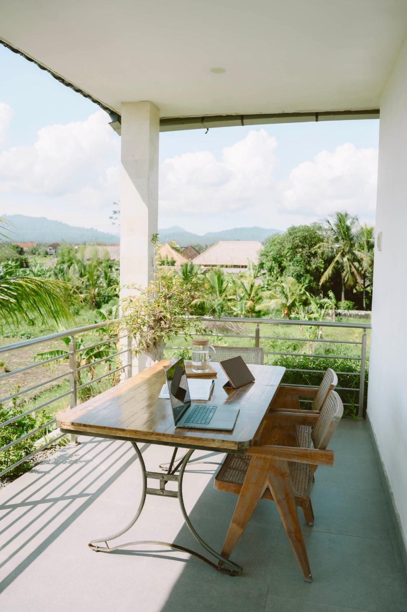 Three Palms Surf & Stay Medewi Airsatang Esterno foto